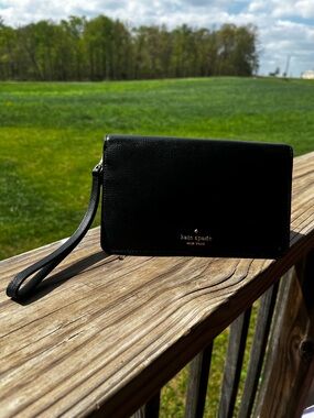 Kate Spade Black Pebbled Darcy Clutch Wallet Wristlet 🖤